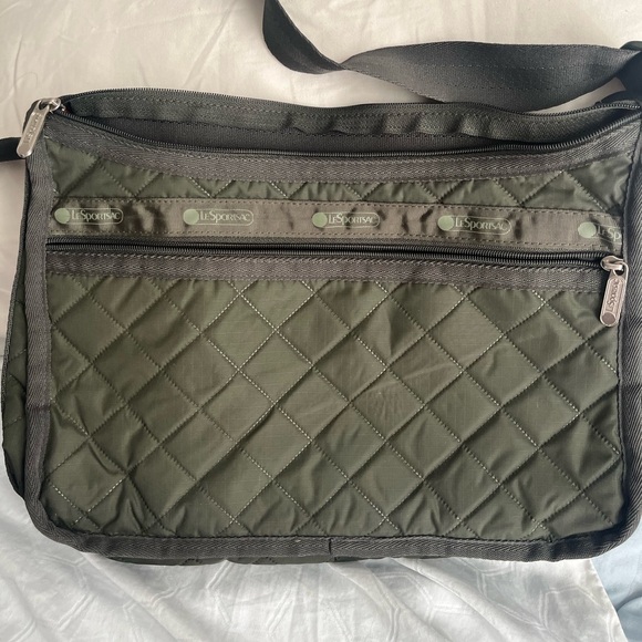 LeSportsac women’s OLIVE GREEN Quilted Green Bag - Picture 1 of 4